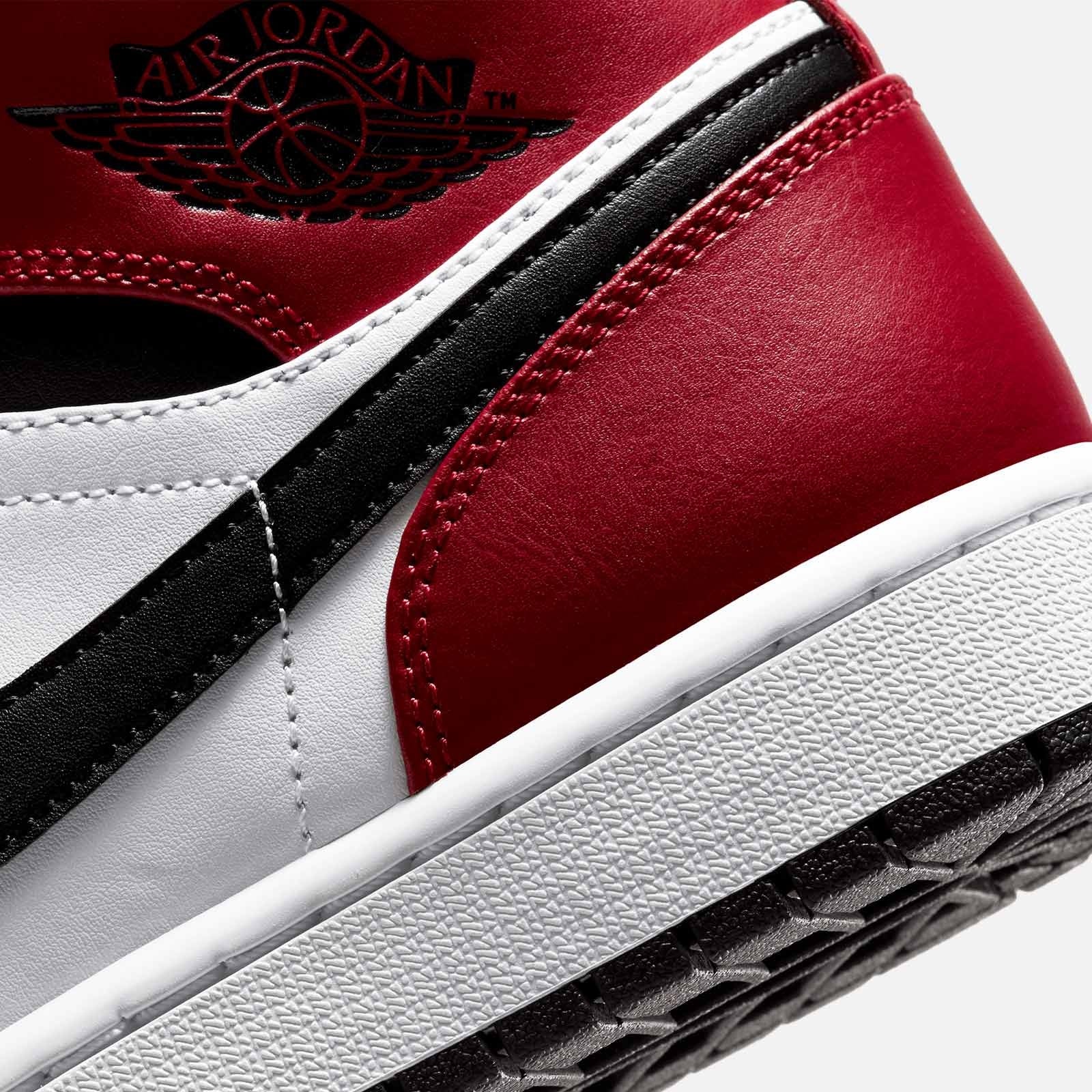 Jordan 1 Mid Chicago Toe 554724 069