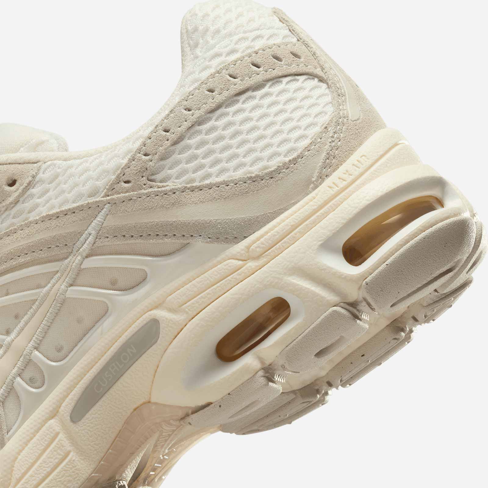 W Air Max Moto 2K SE IO4862 100