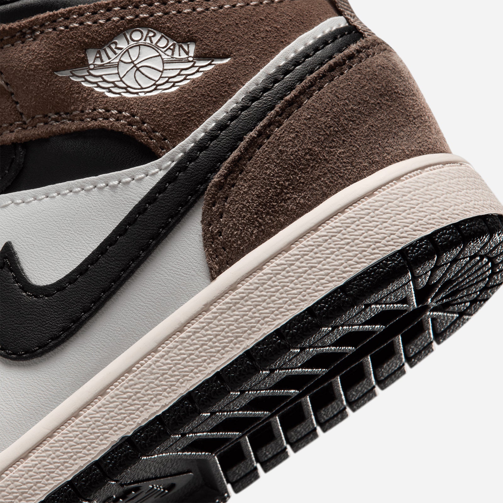 Jordan 1 Mid DQ8424 007
