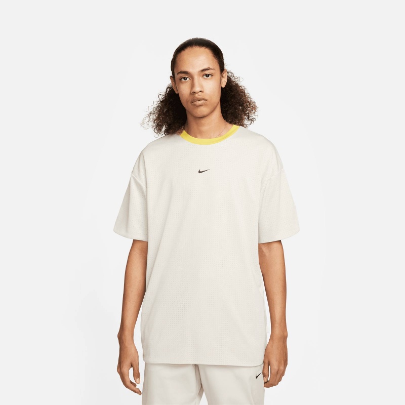 Nike DM6708-104 Sportswear Style Essentials Tee