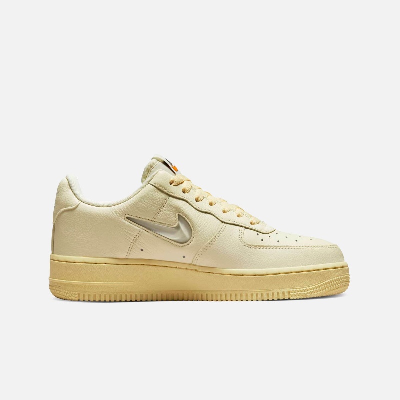 Nike DO9456-100 Air Force 1 '07 LX