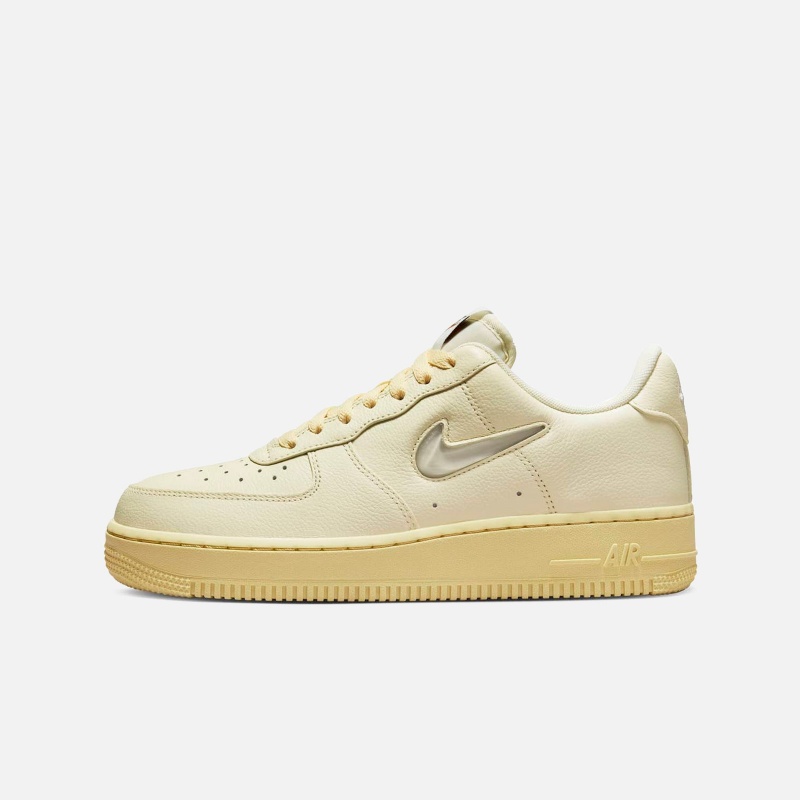 Nike DO9456-100 Air Force 1 '07 LX