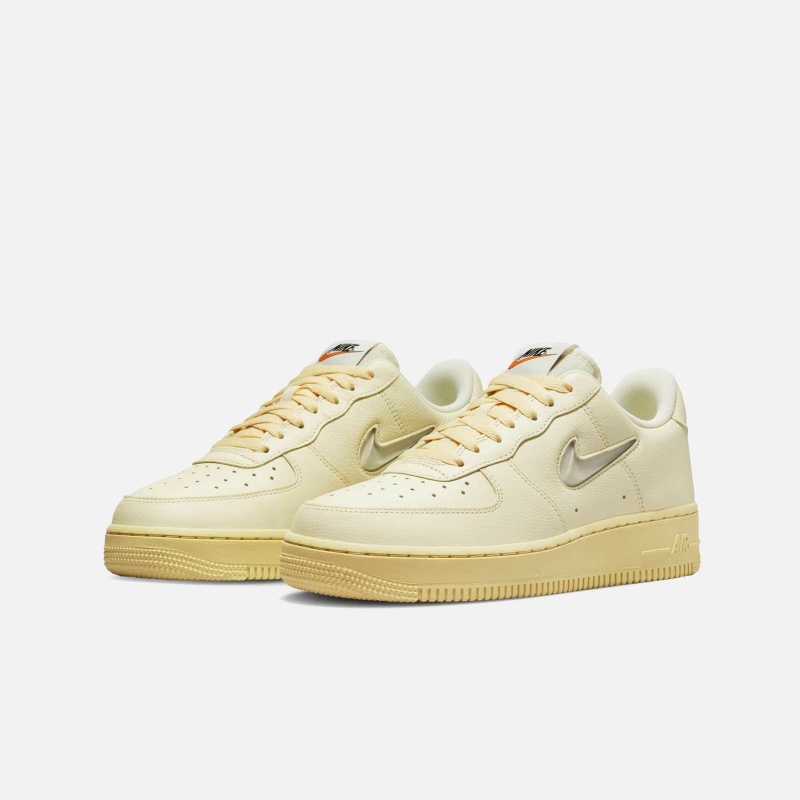 Nike DO9456-100 Air Force 1 '07 LX