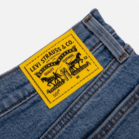 Levi Strauss 32317-0125 501® SHORT PEANUTS SNOOPING AROUND SHORT | 4Elementos