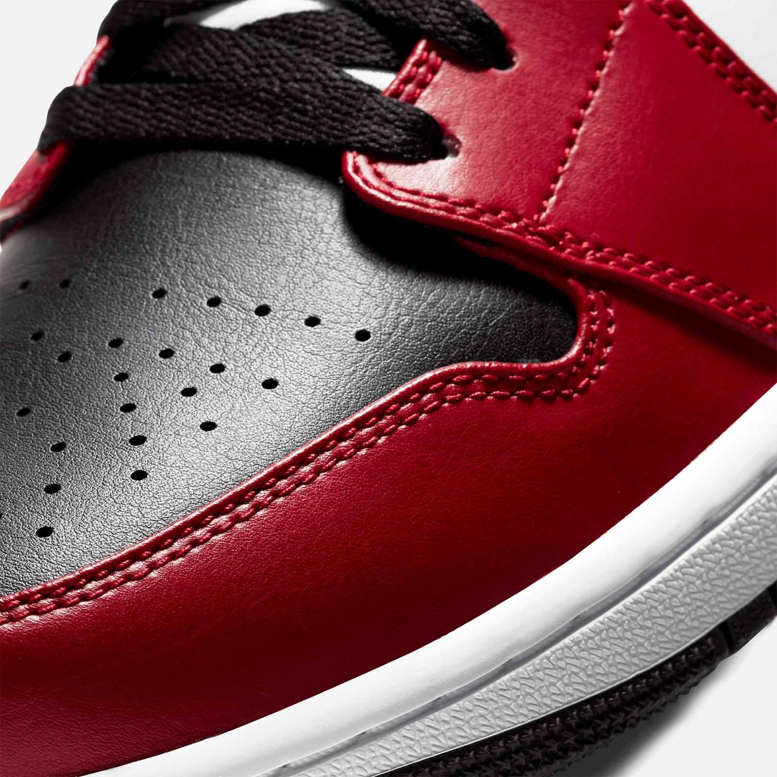 Jordan 1 Mid Chicago Toe 554724 069