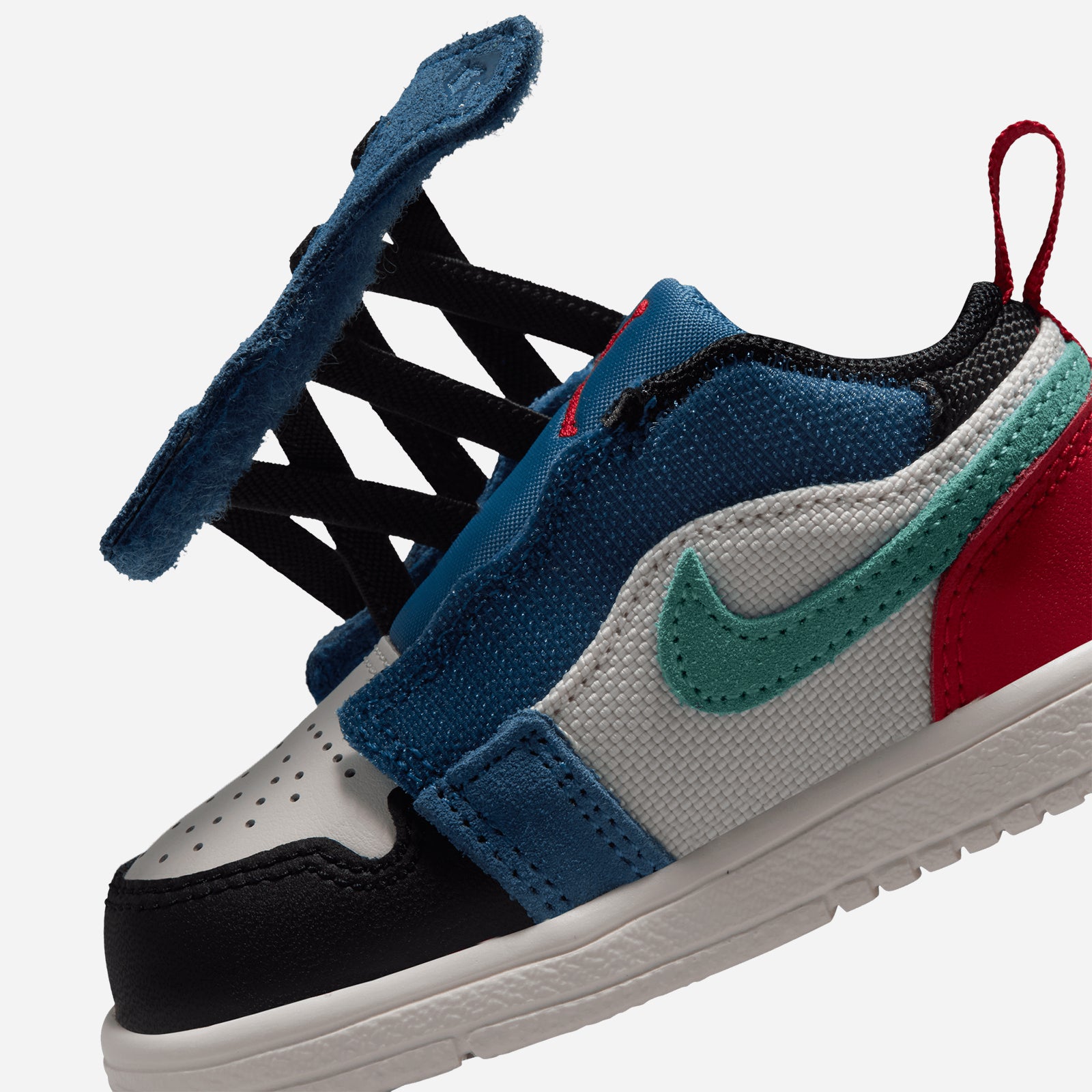 Jordan 1 Low Alt SE IO2064 401